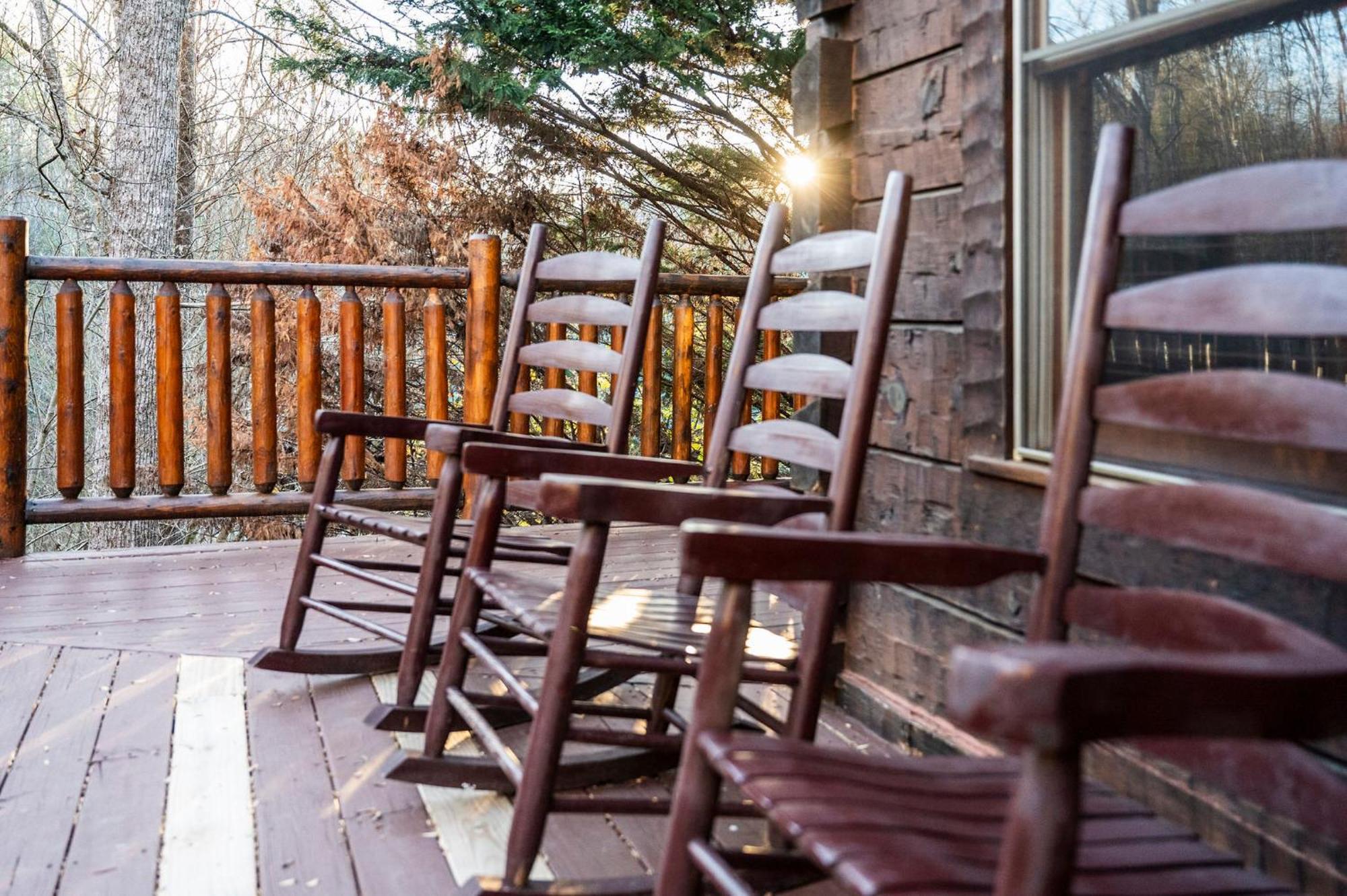 Mountain Laurel Holiday Home Гатлинбург Экстерьер фото